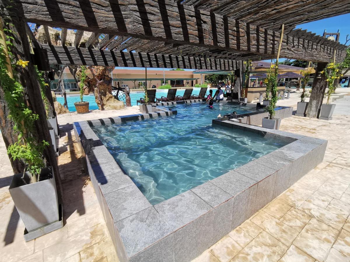 Port Royale Waterpark Resort Dumaguete City Exterior foto